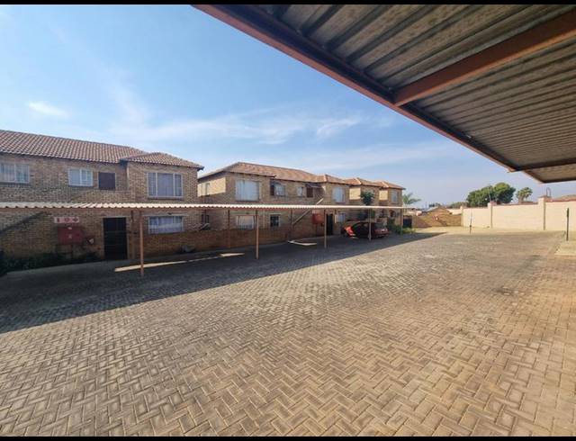 2 BEDROOM APARTMENT FOR SALE IN HEUWELSIG ESTATE